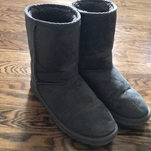 UGG boots women classic short gray good condition